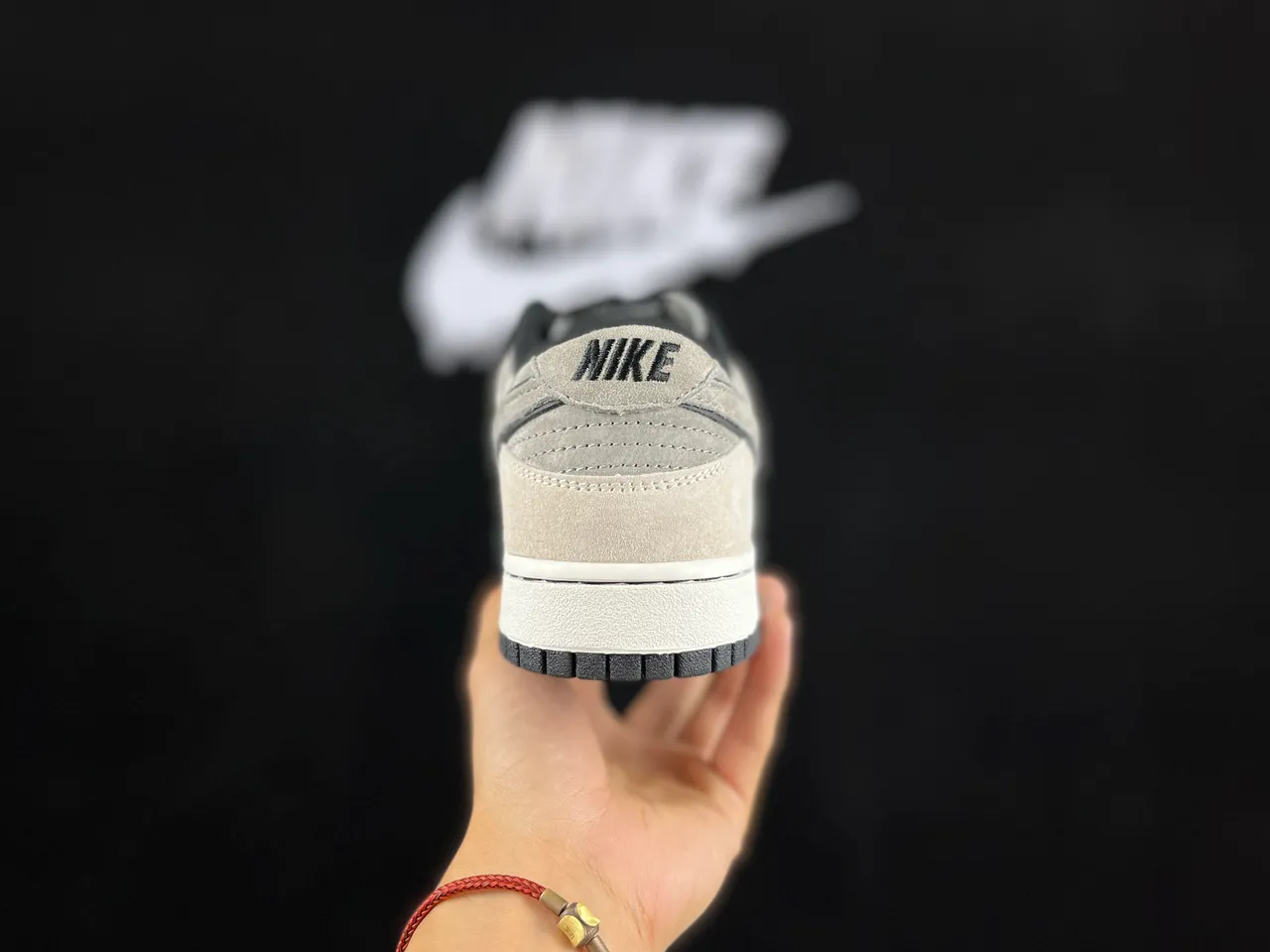 耐克 Dunk Low 灰色麂皮滑板鞋 6