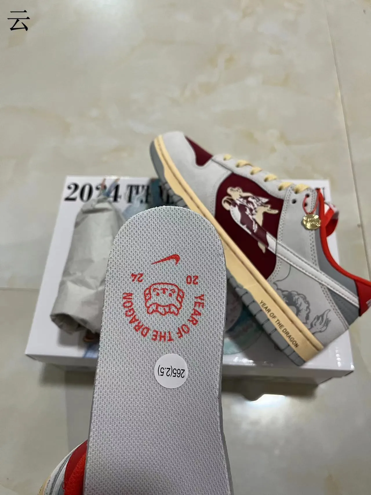 Nike Dunk Low Año del Dragón Borgoña Gris Zapatos de Skateboard 4