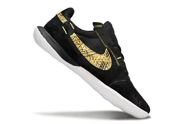 Nike Gato أحذية كرة القدم الداخلية باللون البنفسجي والوردي 9