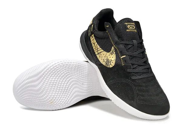 Nike Gato أحذية كرة القدم الداخلية باللون البنفسجي والوردي 11