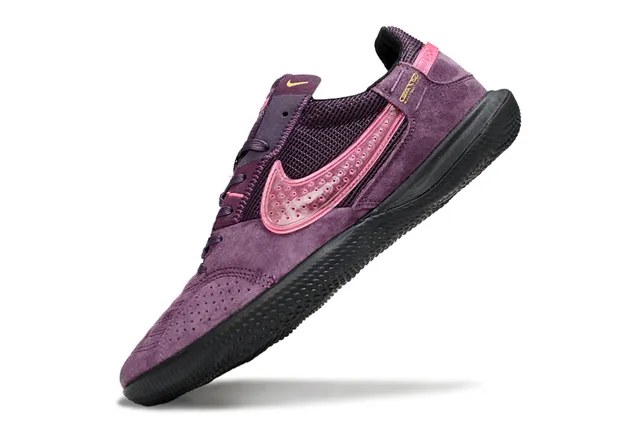 Nike Gato أحذية كرة القدم الداخلية باللون البنفسجي والوردي 17