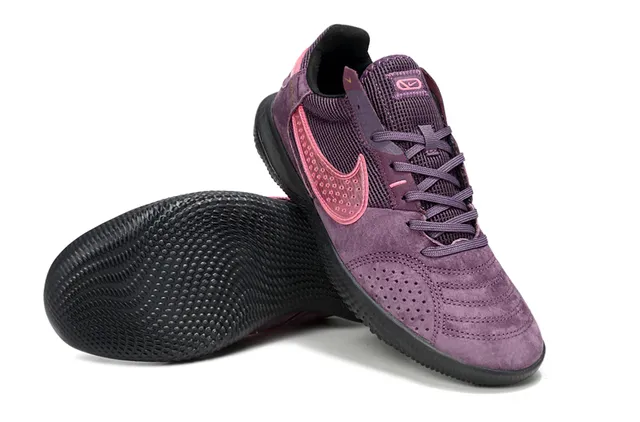 Nike Gato أحذية كرة القدم الداخلية باللون البنفسجي والوردي 18