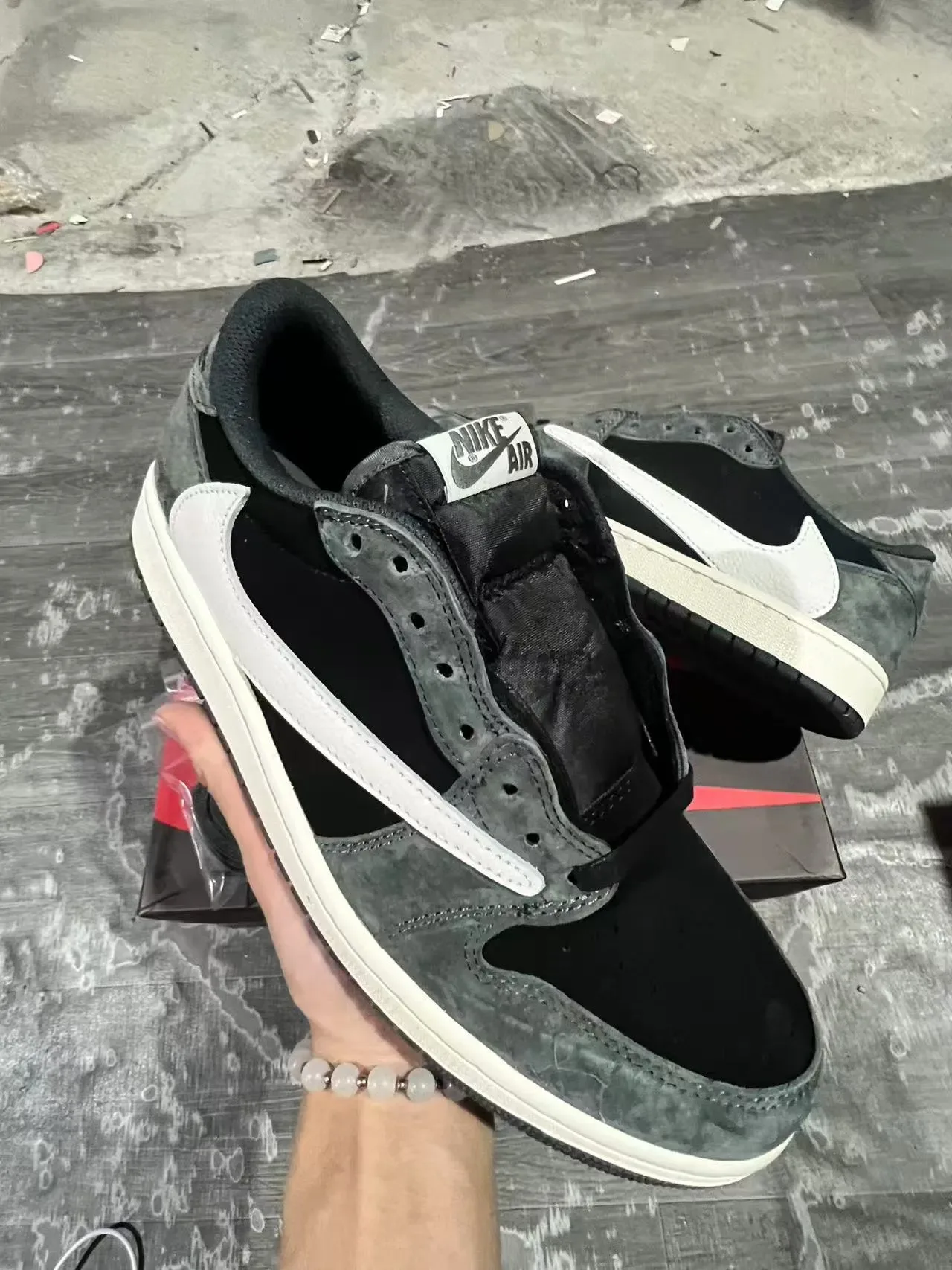 Nike Gris Noir Low-Top Suède et Maille Supérieure Lifestyle Sneakers 2