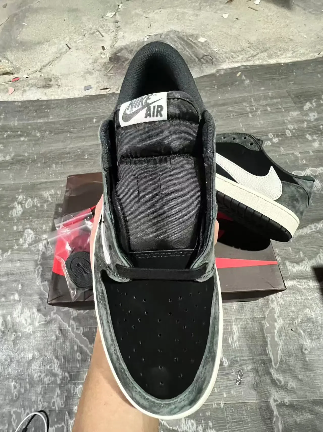 Nike Gris Noir Low-Top Suède et Maille Supérieure Lifestyle Sneakers 3