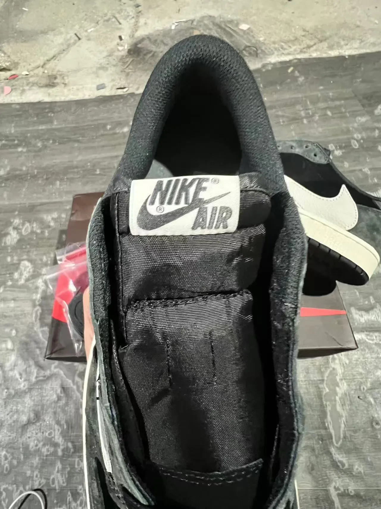 Nike Gris Noir Low-Top Suède et Maille Supérieure Lifestyle Sneakers 4