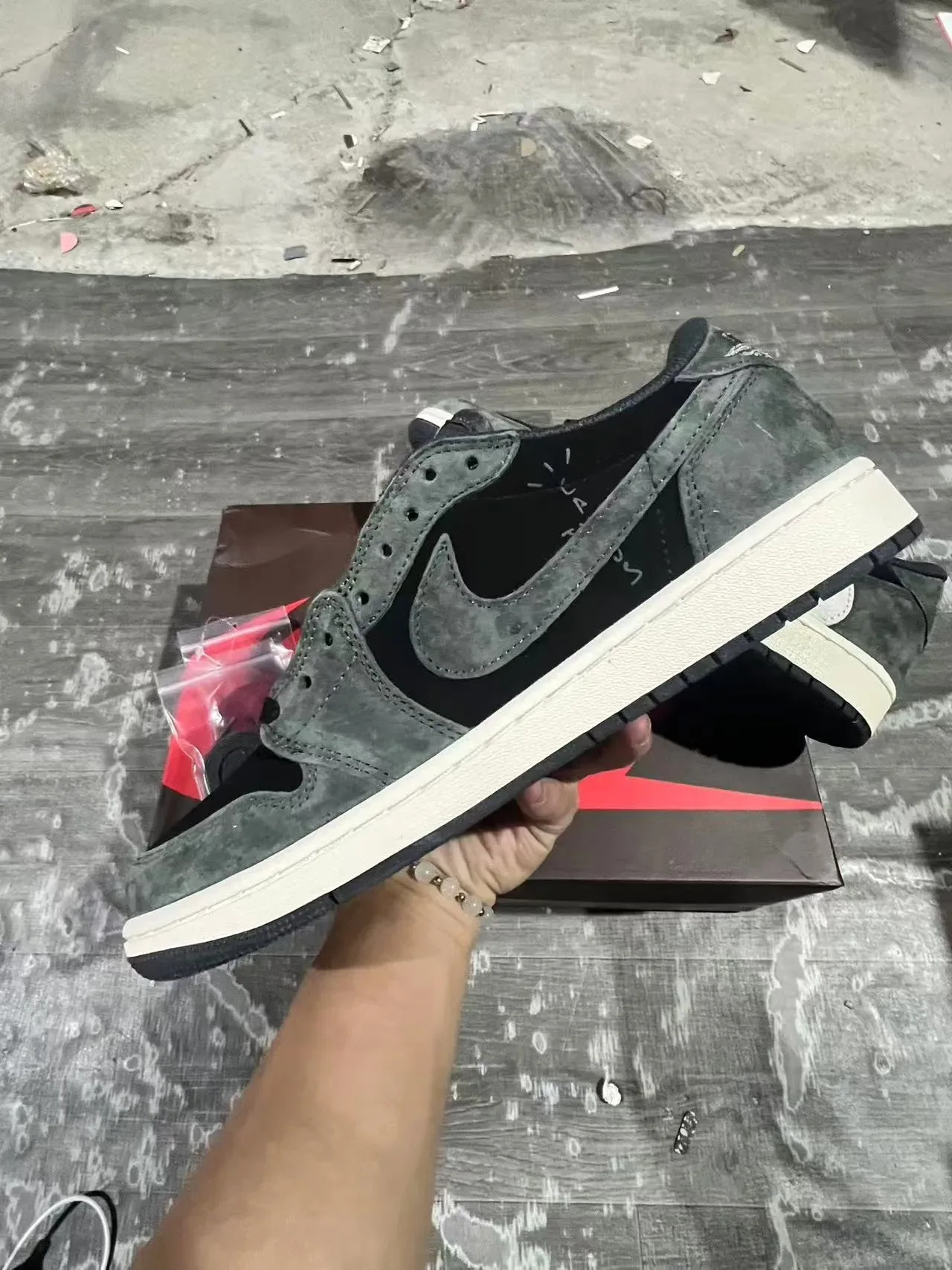 Nike Gris Noir Low-Top Suède et Maille Supérieure Lifestyle Sneakers 5
