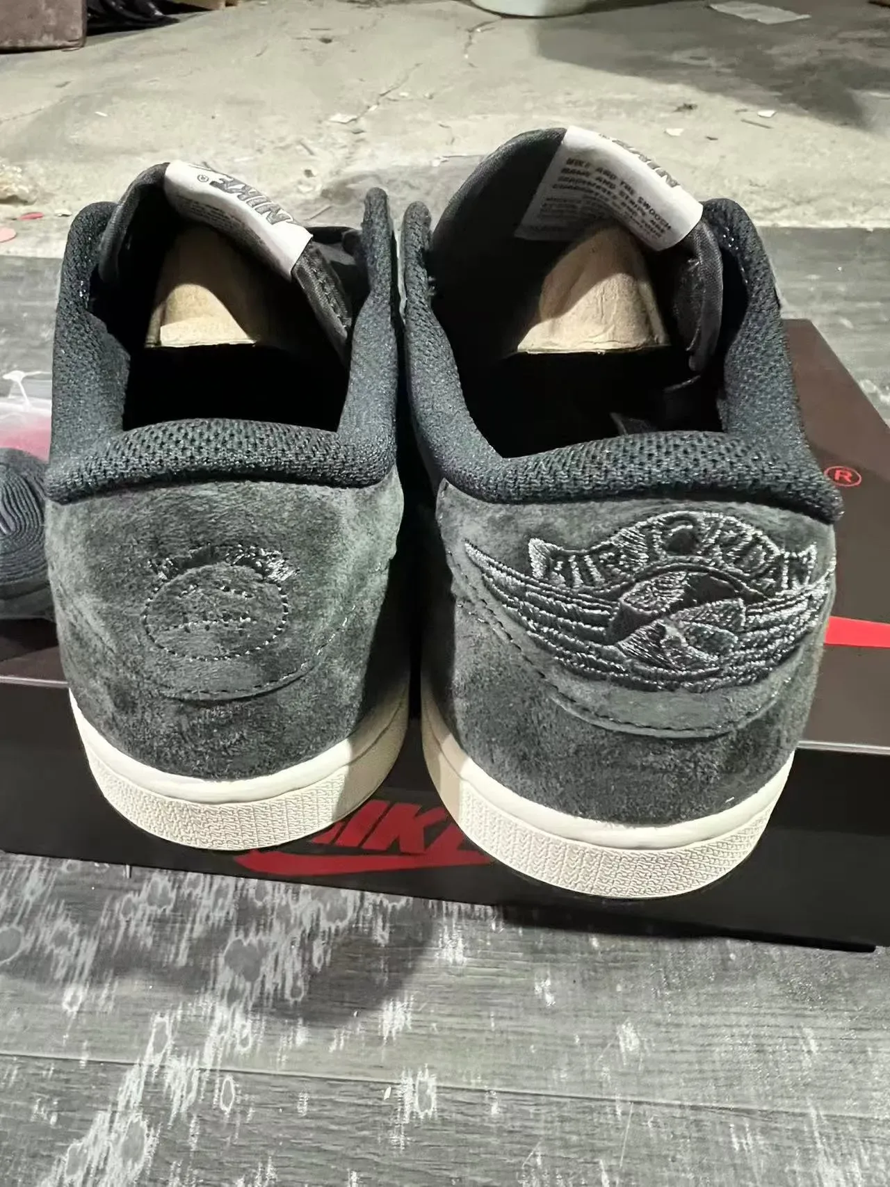 Nike Gris Noir Low-Top Suède et Maille Supérieure Lifestyle Sneakers 10