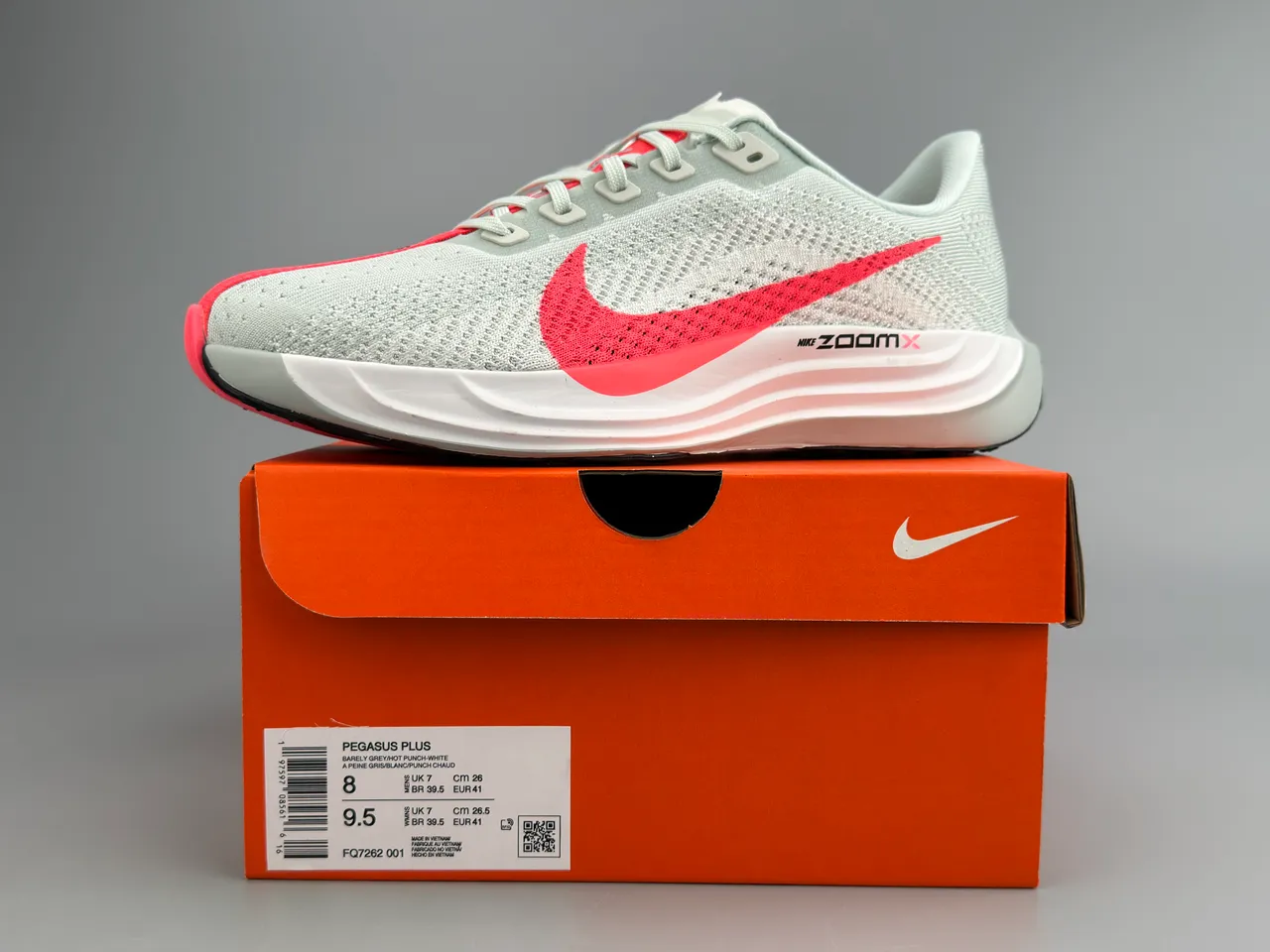 Nike Gray Pink Engineered Knit Upper Sculpted Wave Midsole Running Shoes 2