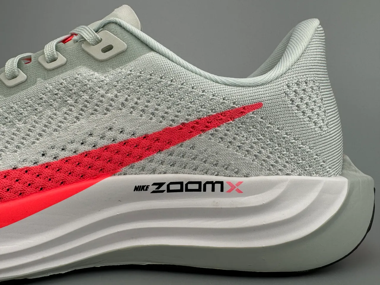 Nike Gray Pink Engineered Knit Upper Sculpted Wave Midsole Running Shoes 5