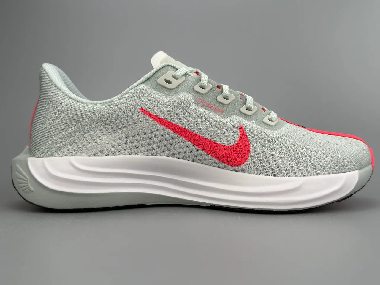 Nike Gray Pink Engineered Knit Upper Sculpted Wave Midsole Running Shoes 10