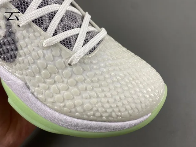 Nike Kobe White Gray Textured Knit Upper Translucent Heel Cage Basketball Shoes 8