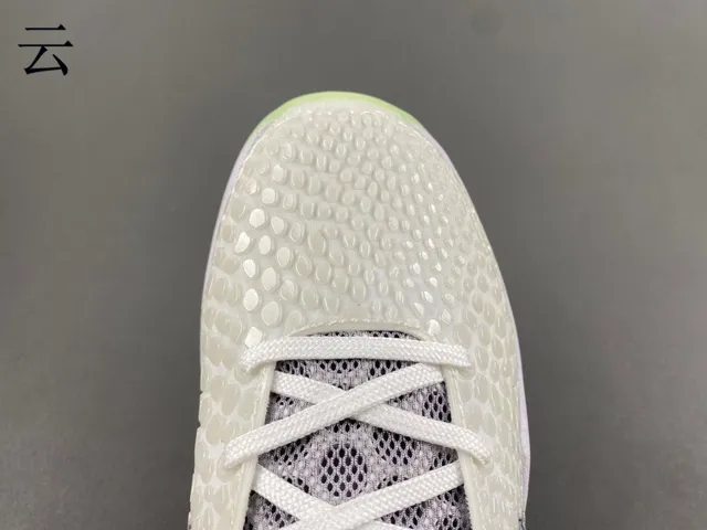 Nike Kobe White Gray Textured Knit Upper Translucent Heel Cage Basketball Shoes 10
