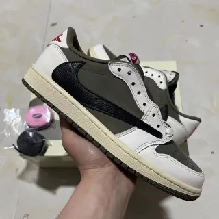 Nike Low-Top Sneaker White Olive Green Black Lifestyle Sneakers