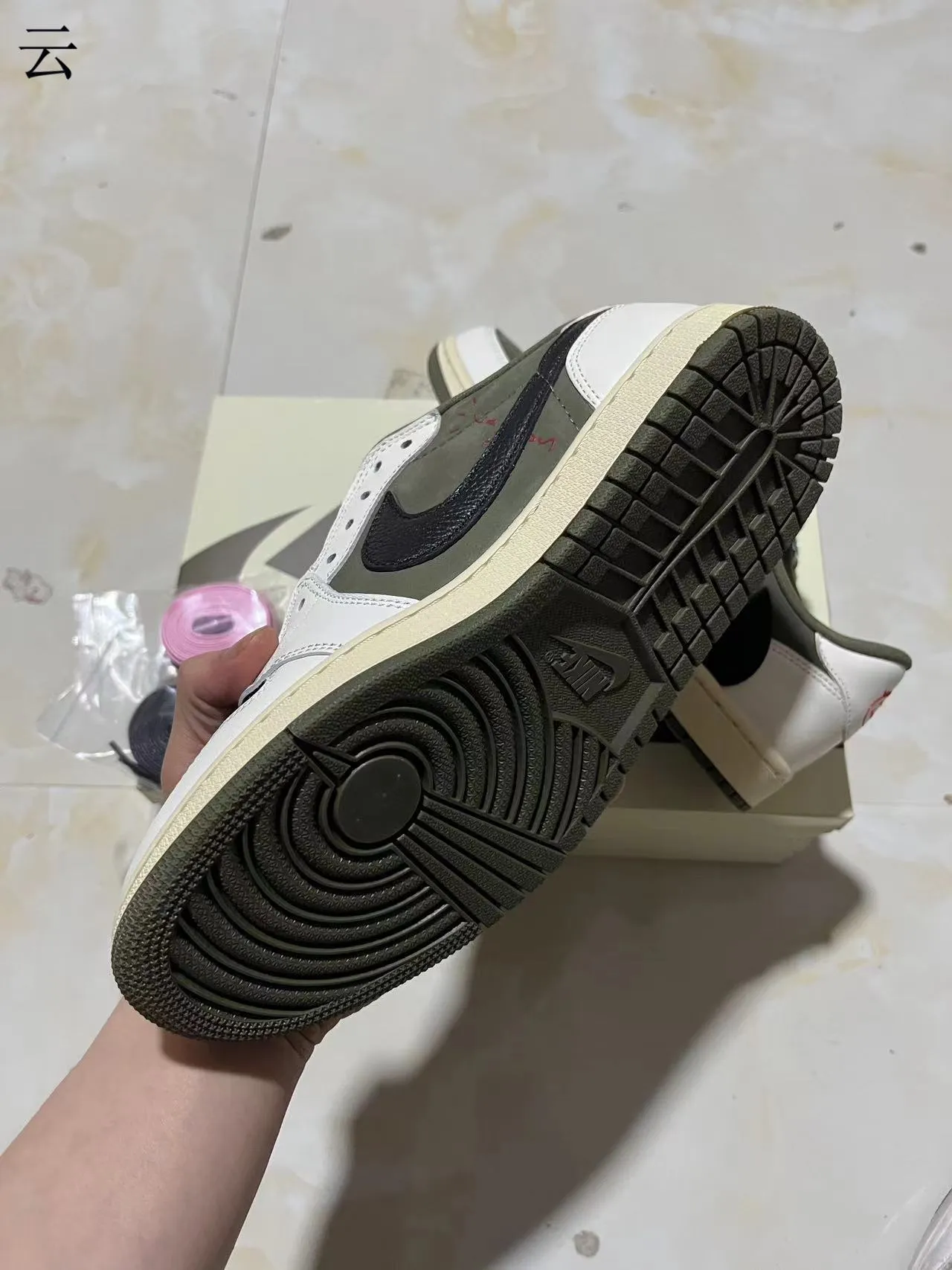 Nike Low-Top Sneaker White Olive Green Black Lifestyle Sneakers 6