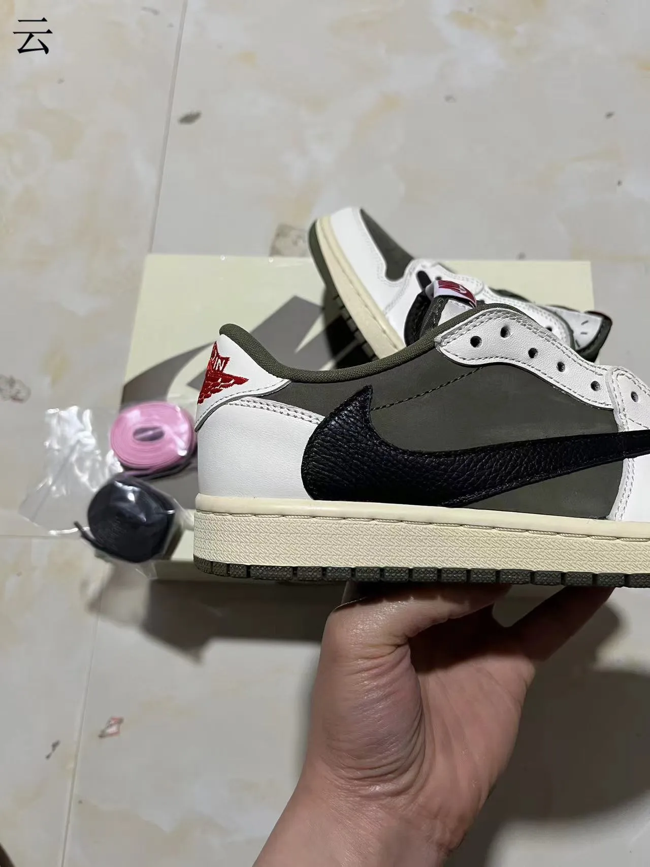 Nike Low-Top Sneaker White Olive Green Black Lifestyle Sneakers 7