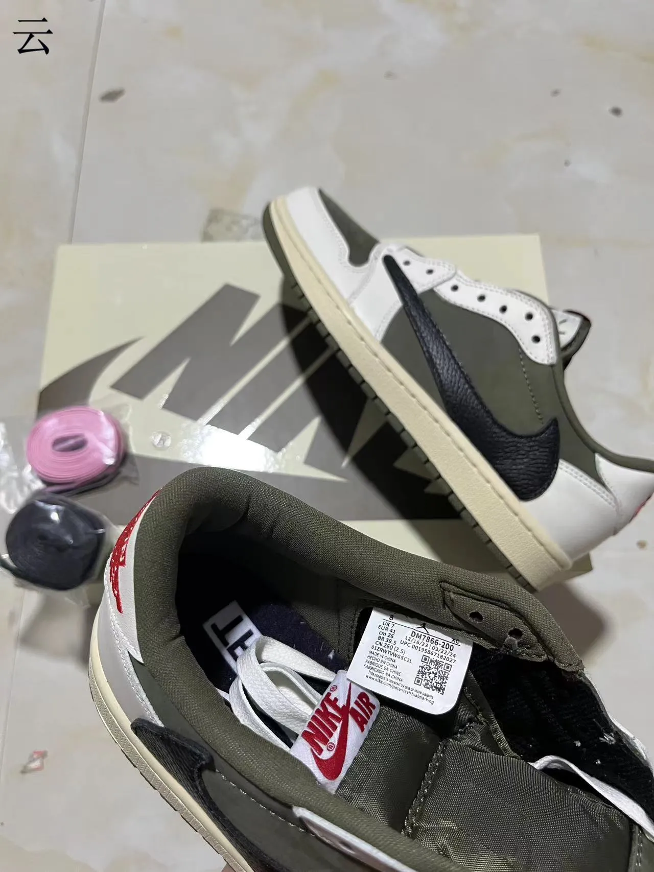 Nike Low-Top Sneaker White Olive Green Black Lifestyle Sneakers 9