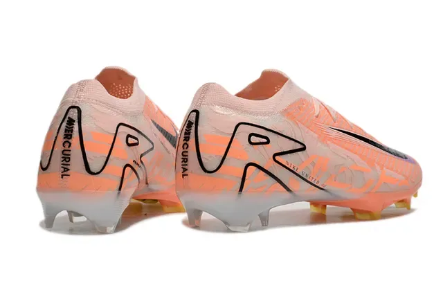 Nike Chuteira de Futebol com Upper de Knit Laranja e Preto, Colar de Ajuste Dinâmico, para Campo Firme 5