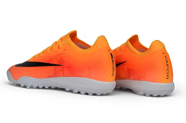 Nike Tênis de futebol turf com upper de malha laranja preto, gola baixa 5