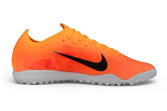 Nike Tênis de futebol turf com upper de malha laranja preto, gola baixa 6