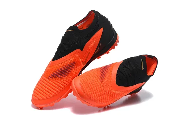 Nike Zapatillas de Fútbol Turf Naranja y Negro Low-Cut Knit Upper Conical Studs 2