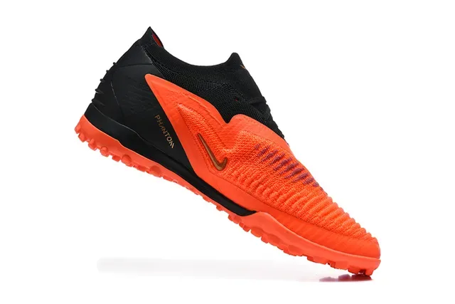 Nike Zapatillas de Fútbol Turf Naranja y Negro Low-Cut Knit Upper Conical Studs 3
