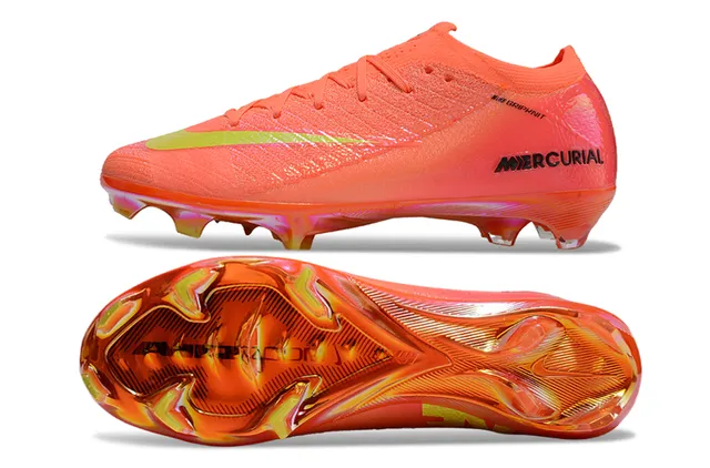 Nike Chaussures de football avec upper en knit orange doré, accents iridescents et crampons pour terrain ferme 6