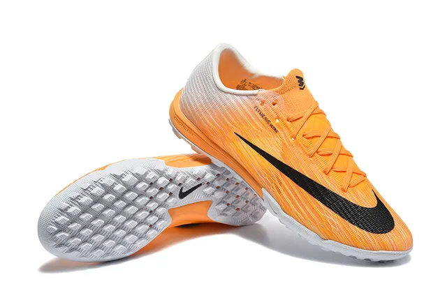 Nike Chaussures de football orange blanc avec upper de maille gradient pour turf 7