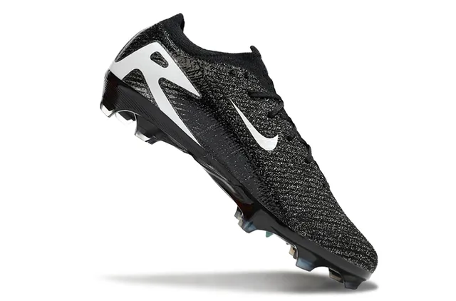 Nike Phantom GT Black White Low-Cut Sock-Fit Collar Prominent Swoosh Firm-Ground Soccer Shoes 2