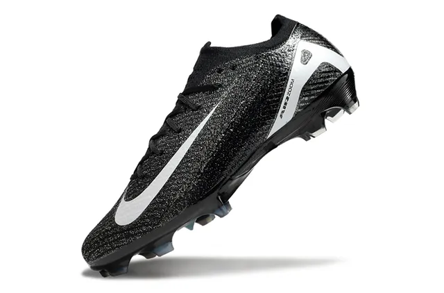 Nike Phantom GT Black White Low-Cut Sock-Fit Collar Prominent Swoosh Firm-Ground Soccer Shoes 3