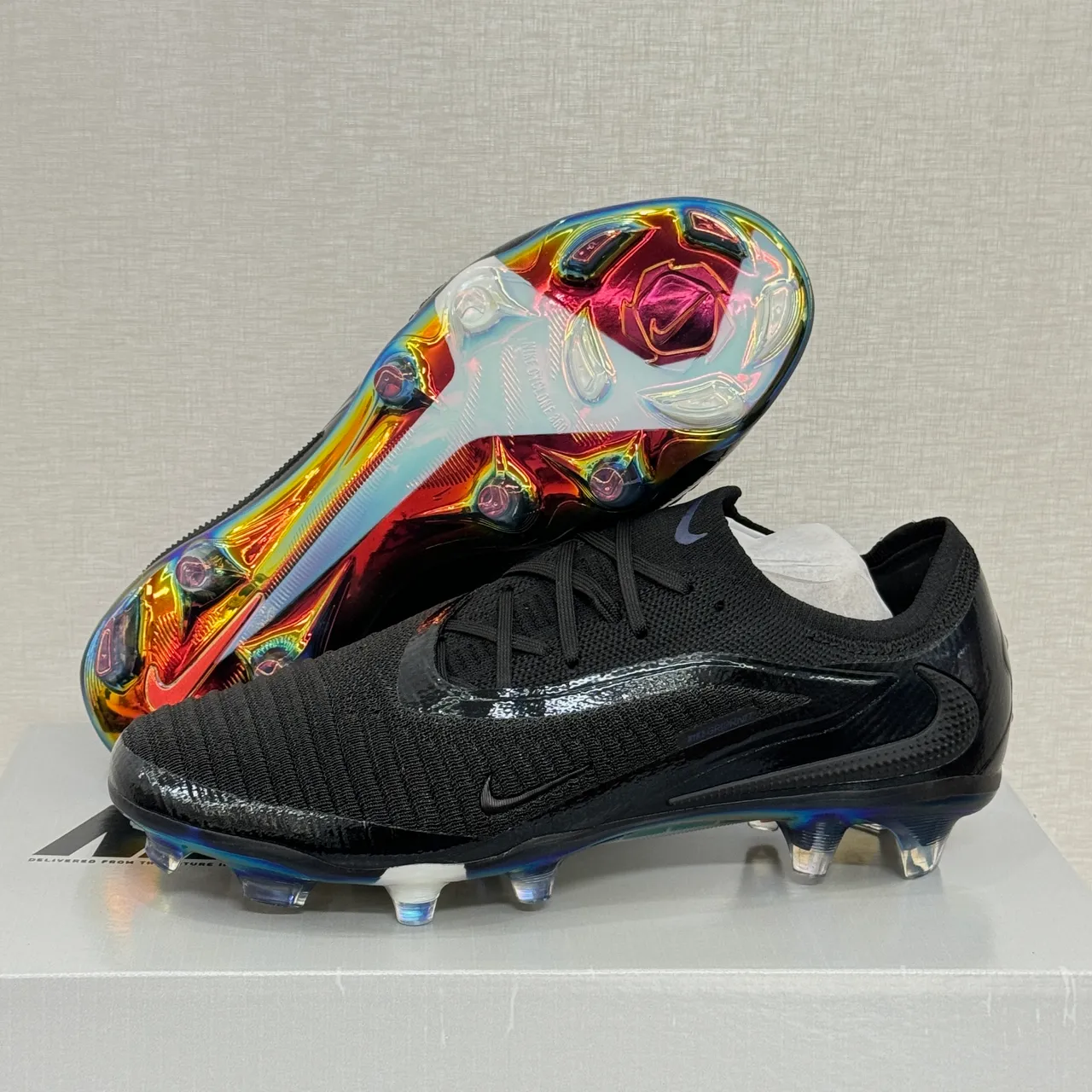 Nike Phantom GT Orange Blue Low-Cut Knit Upper Asymmetrical Lacing Firm-Ground Soccer Shoes 2