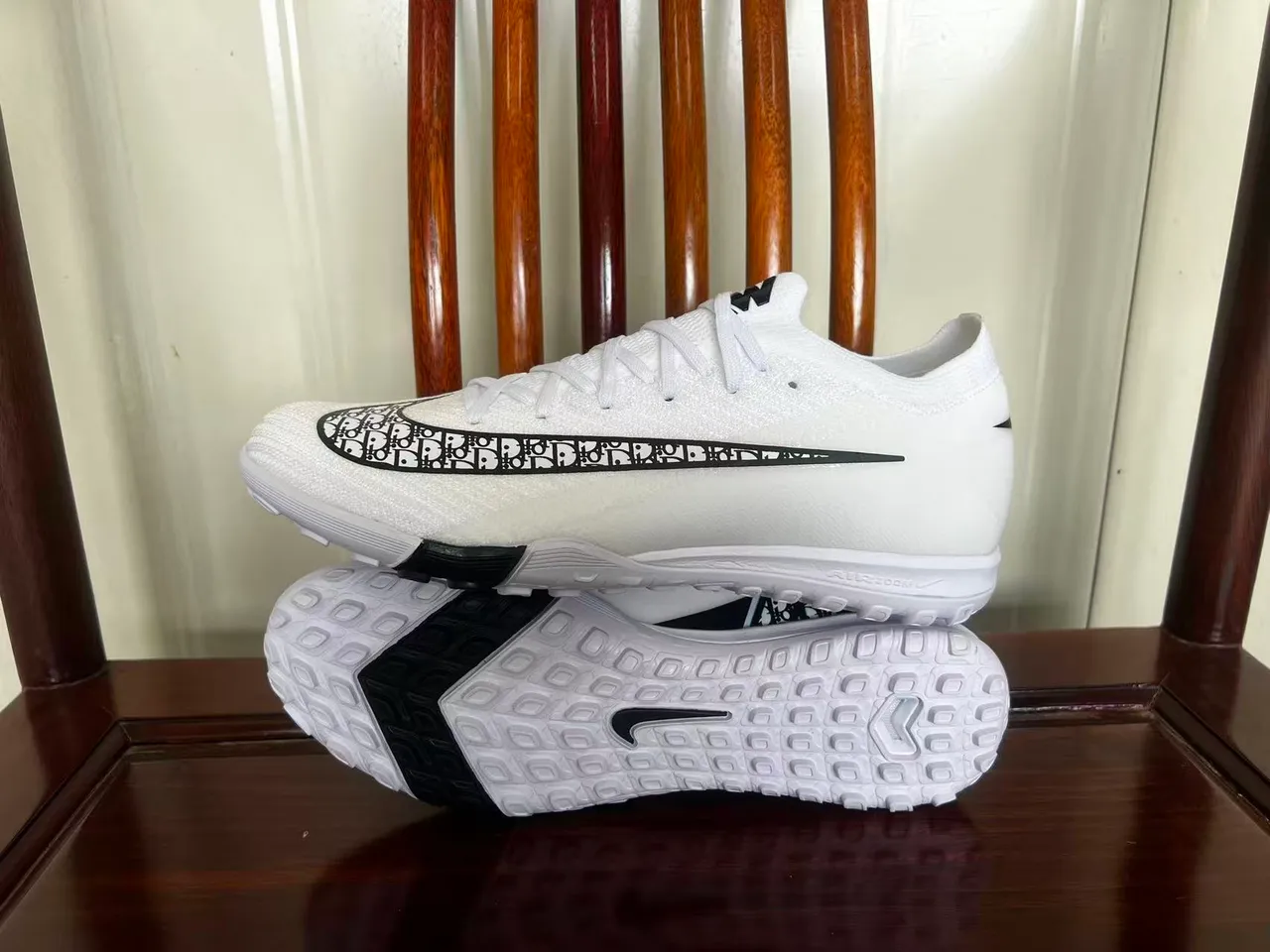 Nike Phantom GT Turf White Black Patterned Swoosh Turf Soccer Shoes 7