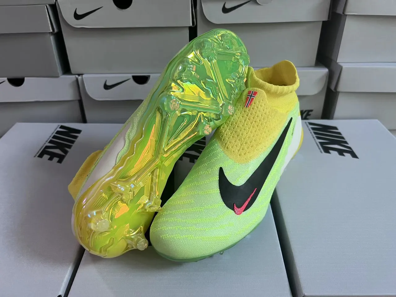 Nike Phantom GT Yellow Green Sock-Fit Knit Upper Translucent TPU Outsole Firm-Ground Soccer Shoes 10