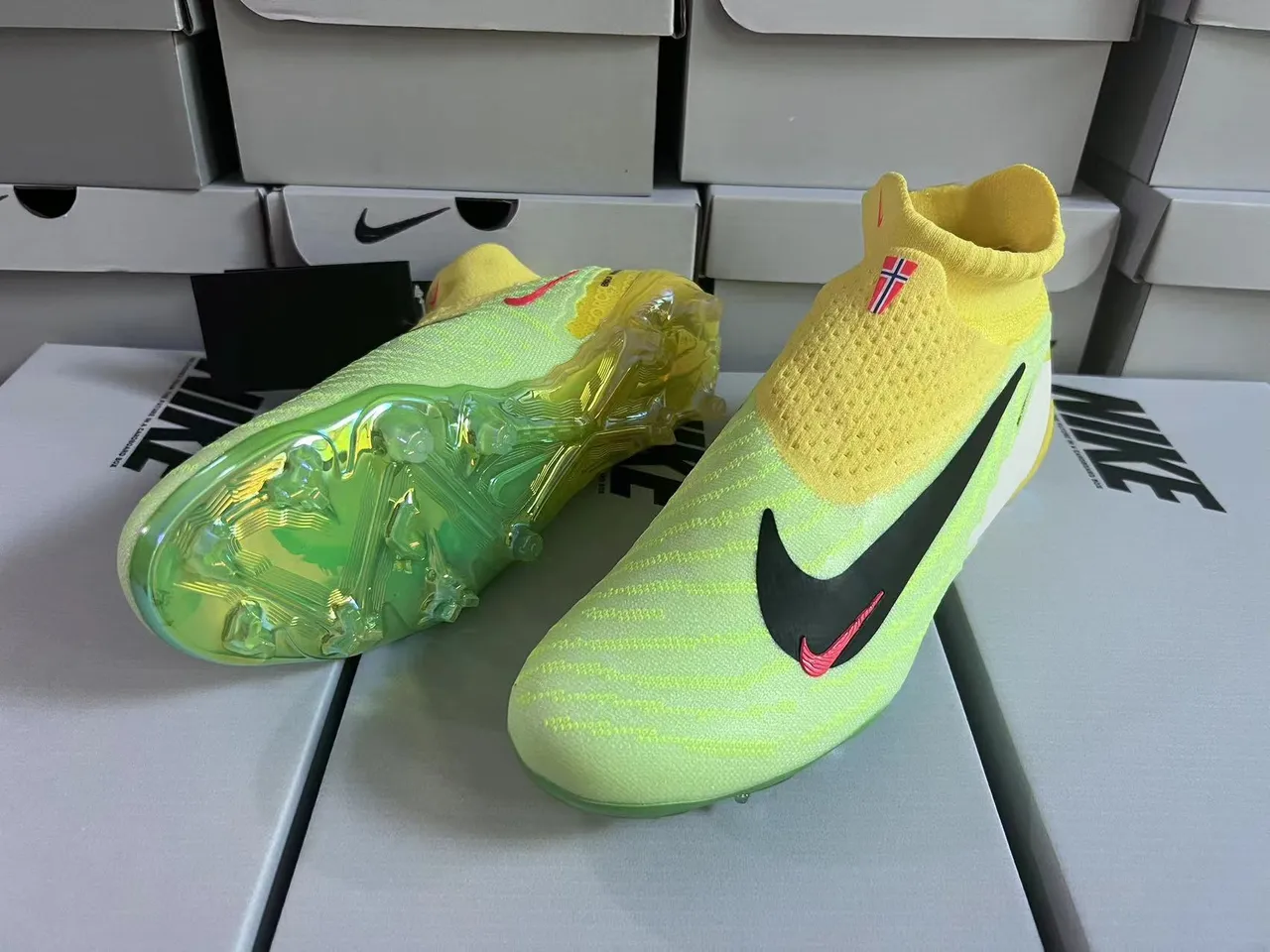 Nike Phantom GT Yellow Green Sock-Fit Knit Upper Translucent TPU Outsole Firm-Ground Soccer Shoes 16