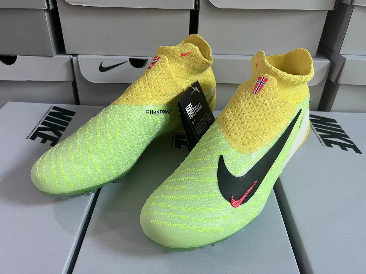 Nike Phantom GT Yellow Green Sock-Fit Knit Upper Translucent TPU Outsole Firm-Ground Soccer Shoes 17
