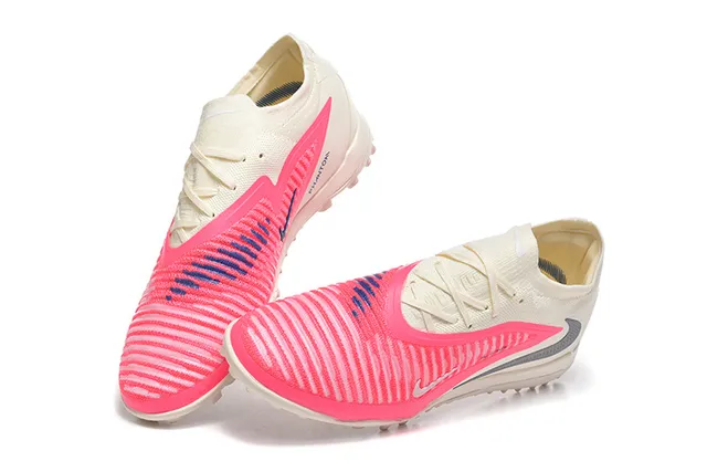 Nike Chaussures de foot turf rose beige avec upper en maille et lacets asymétriques 3