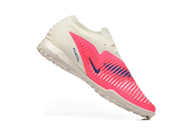 Nike Chaussures de foot turf rose beige avec upper en maille et lacets asymétriques 4