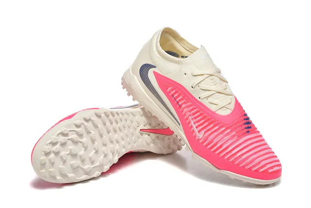 Nike Chaussures de foot turf rose beige avec upper en maille et lacets asymétriques 6