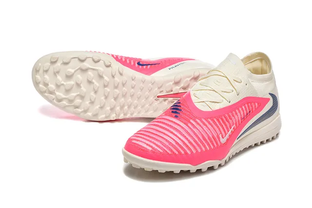 Nike Chaussures de foot turf rose beige avec upper en maille et lacets asymétriques 7