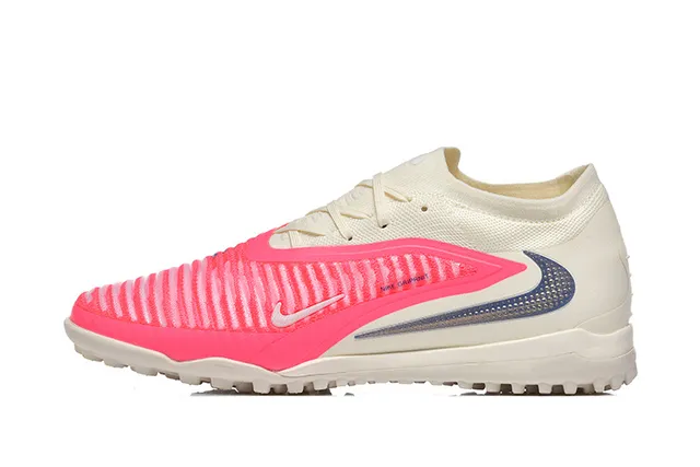 Nike Chaussures de foot turf rose beige avec upper en maille et lacets asymétriques 10