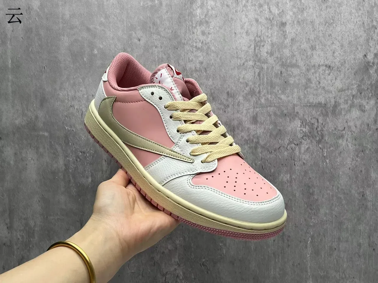 Nike Sneakers Lifestyle de Cuir avec Couches en Rose et Beige Low-Top 2