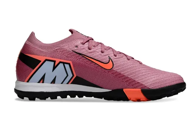 Nike Chaussures de football rose et orange en maille, silhuette low-cut pour turf 5