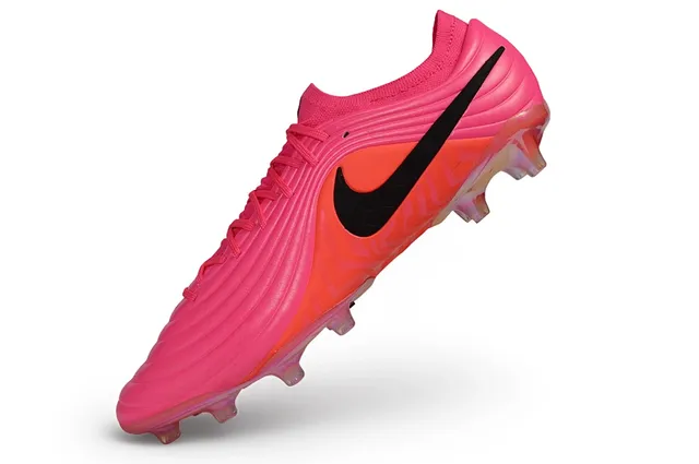Nike Zapatos de fútbol rosa naranja con empeine sintético texturizado en ola, cuello de calcetín, para terreno firme 3
