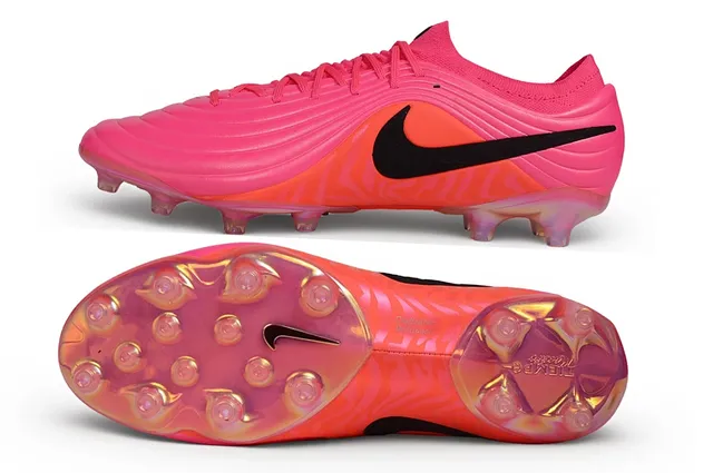 Nike Zapatos de fútbol rosa naranja con empeine sintético texturizado en ola, cuello de calcetín, para terreno firme 7