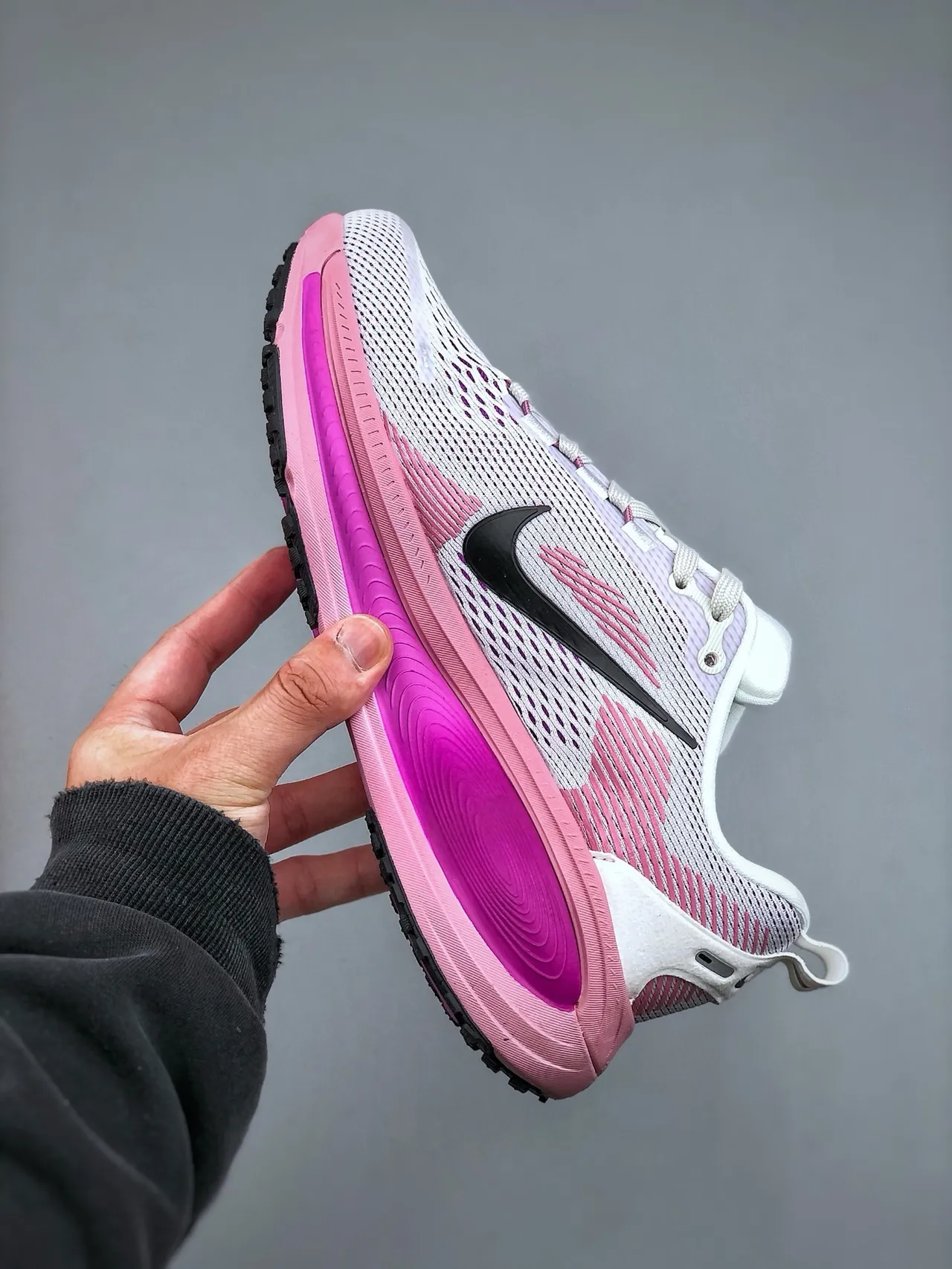 Nike Pink White Engineered Mesh Upper Full-Length ZoomX Midsole Running Shoes 2