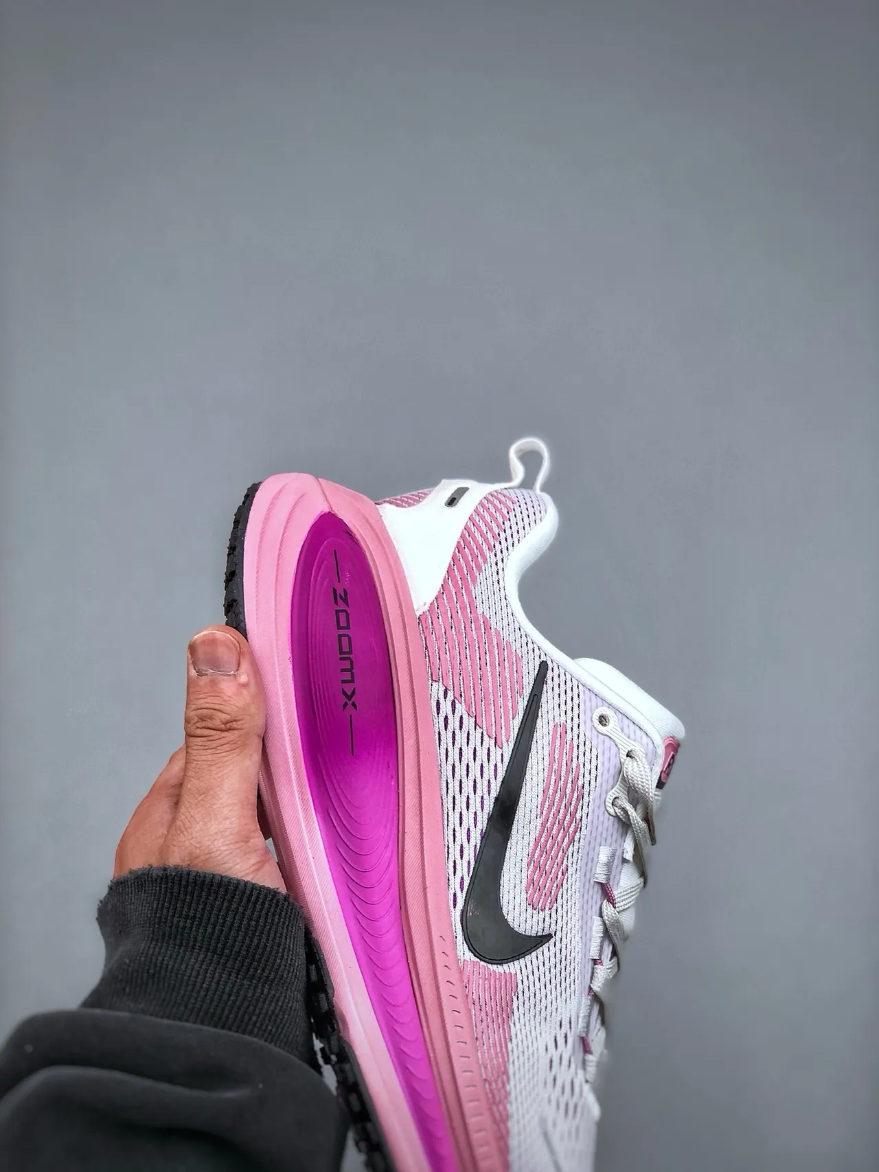 Nike Pink White Engineered Mesh Upper Full-Length ZoomX Midsole Running Shoes 6