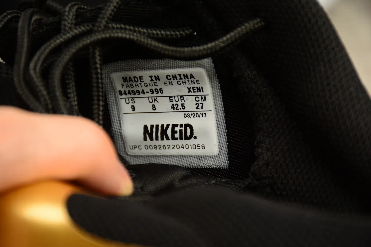 Nike Roshe One Black and Gold Lifestyle Sneakers 9