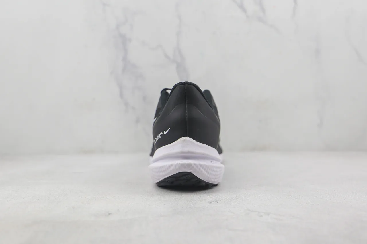 Nike Black and White Chaussures de course 8
