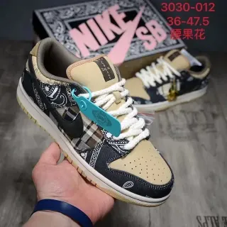 Nike SB Dunk Low Bandana Print Skateboard Shoes