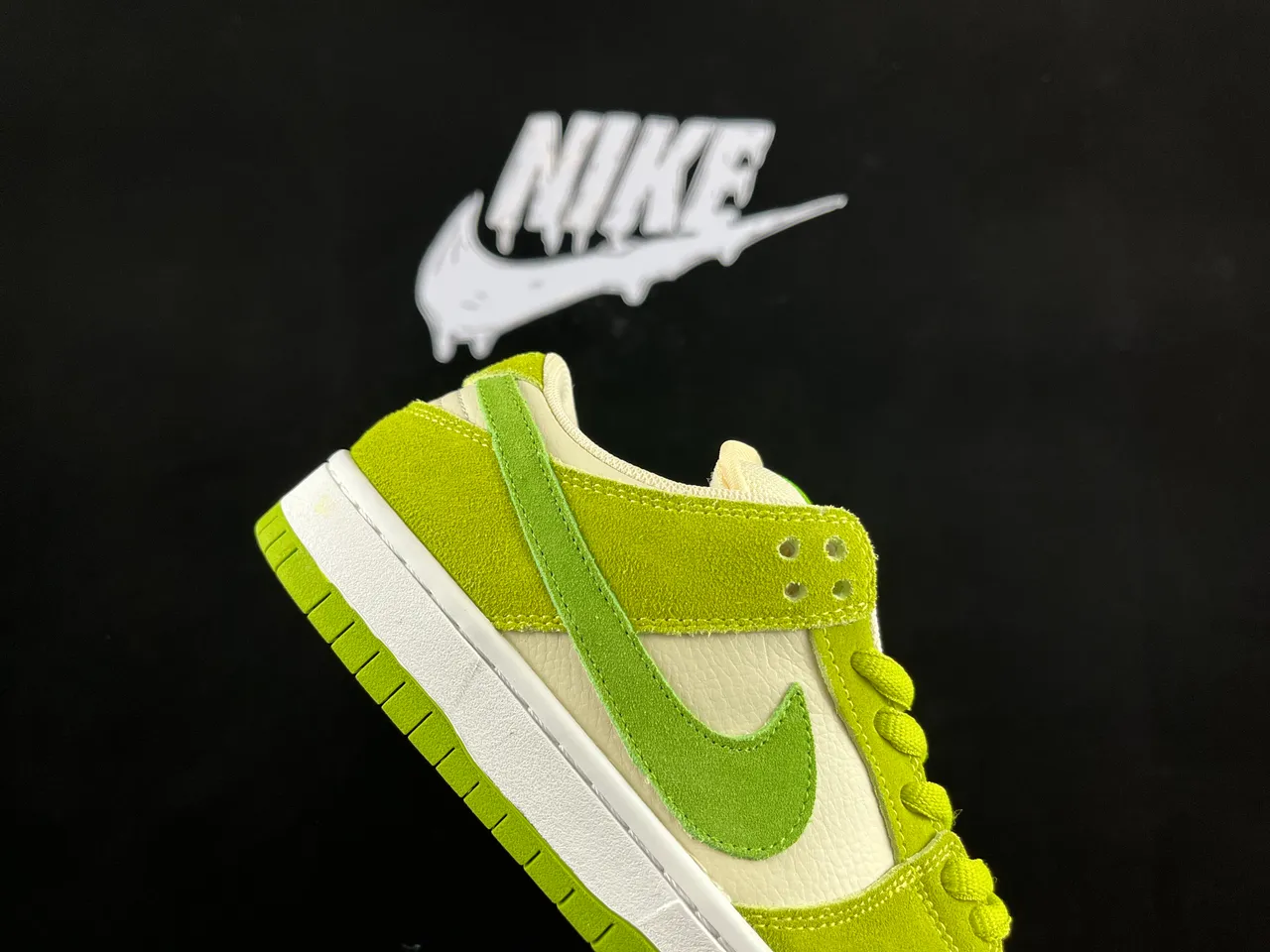 Nike SB Dunk Low Tênis de skate verde lima e creme 4
