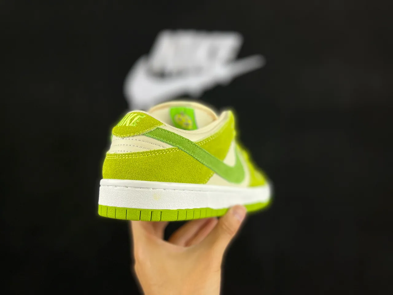 Nike SB Dunk Low Tênis de skate verde lima e creme 5